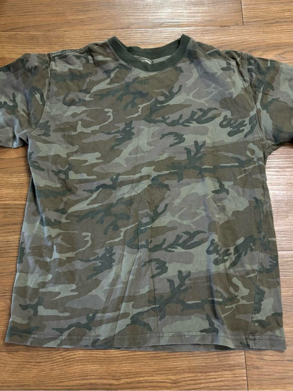 Faded Glory Men's Camo Short Sleeve Tee in Olive and Dark Green